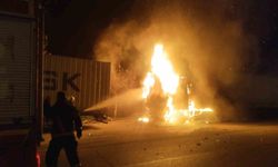 Hatay'da alevlere teslim olan tır kullanılamaz hale geldi