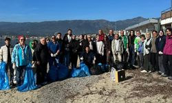 Havran MYO öğrencilerinden Akçay sahilinde çevre temizliği