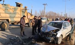 Iğdır-Halfeli yolunda otomobil ile kamyon kafa kafaya çarpıştı