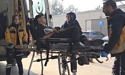 İnegöl'de işçi elini tahtaya çaktı, itfaiye ekipleri kurtardı