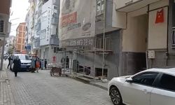 İskelenin 5. katından düşen genç işçi ağır yaralandı