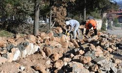 Isparta'da yıkılan mezarlık duvarı yeniden yapıldı