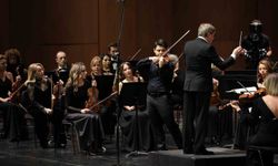 İstanbul Devlet Senfoni Orkestrası Aralık ayının ilk konserinde keman virtüözü Robert Lakatos'u ağırladı