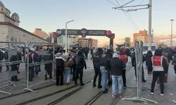 İstiklal caddesi girişinde yoğun güvenlik önlemi