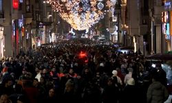İstiklal Caddesi'ndeki yoğunluk havadan görüntülendi