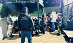 İzmir'de 20 düzensiz göçmen ve 1 göçmen kaçakçısı yakalandı