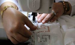 Kadınların el emeğiyle ürettikleri tel kırma şal ve çantalar yoğun ilgi görüyor