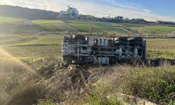 Kamyonun metrelerce sürüklendiği kazadan emniyet kemeri sayesinde yara almadan kurtuldu