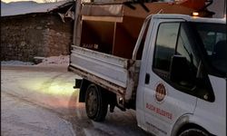 Kar ve don riskine karşı belediye ekipleri gece boyunca sahadaydı