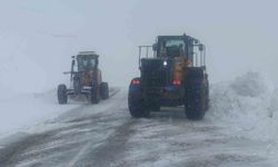Karabet Geçidi'nde kar temizleme çalışması devam ediyor