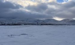 Karapınar'da beklenen kar geldi