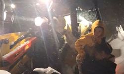 Kardan yolu kapanan köyde rahatsızlanan çocuğun imdadına ekipler yetişti