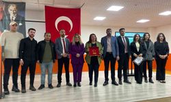 Kariyer planlama ve gelecek tasarımı konferansı gençlerle buluştu