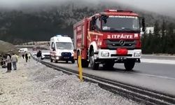 Karşı şeride geçen otomobil şarampole yuvarlandı