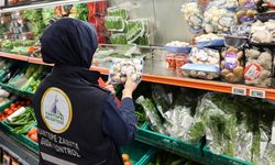 Kartepe'de marketlerde fahiş fiyat ve etiket denetimi yapıldı