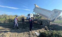 Kaş'ta izinsiz kum alımına jandarma engeli