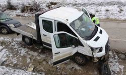 Kastamonu'da işçileri taşıyan kamyonet yan yattı: 7 yaralı