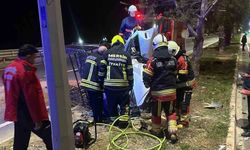 Kaza yapan araçta sıkışan sürücü itfaiye ekiplerince kurtarıldı