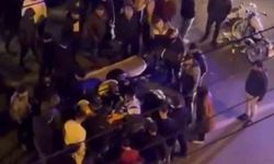 Kaza yapan motosiklet sürücüsünün acılar içinde bağırması kameraya yansıdı