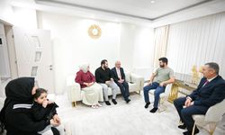 Kırklareli Valisi Turan devlet desteğiyle evlenen genç çiftlere misafir oldu