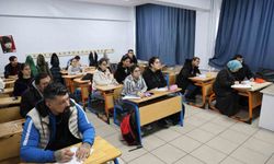 Kırşehir'de 74 engelli vatandaş gönüllü öğretmenlerle KPSS'ye hazırlanıyor