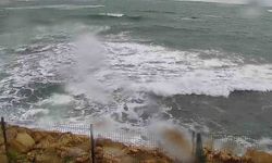 Kocaeli'de fırtına etkili oluyor: Sahillerde dalgalar yükseldi, zirvede yağmur ve sis hakim