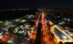 Kocaeli'nin sosyal yaşam alanları gece ışıklarıyla renkleniyor