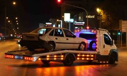 Kontrolden çıkan otomobil zincirleme kazaya neden oldu