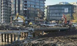 Korozyona uğrayan köprü yıkılıyor