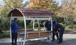 Köyceğiz'de ortak yaşam alanlarına 'kent mobilyası' yerleştirildi