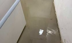 Küçükçekmece'de site otoparkını su bastı