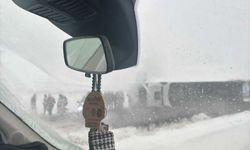 Kurtalan'da devrilen kamyonun sürücüsü yaralandı