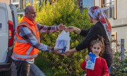 Kuşadası Belediyesi süt dağıtımına devam ediyor