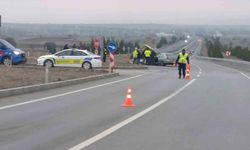 Kütahya'da otomobil ile traktör çarpıştı: 2 yaralı