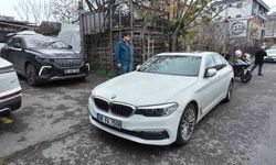 Lüks araçla çıkışı kapattı, cuma çıkışında tepkiye neden oldu