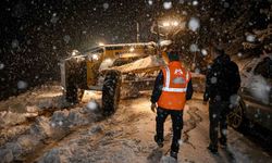 Mersin Büyükşehir Belediyesi, kar yağışına karşı 13 ilçede 7/24 teyakkuzda