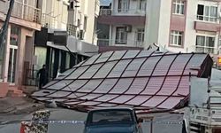 Mersin Mut'ta fırtına çatıyı uçurdu