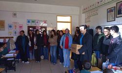 Milas Anadolu Lisesi'nden Fesleğen İlkokulu'na kitap desteği