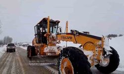 Mudurnu'da karla mücadele çalışmaları aralıksız sürüyor