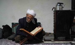 Muş'ta 86 yaşındaki Rüstem dede 50 yıldır sadece çay ve gofretle yaşamını sürdürüyor