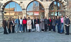 Muş'ta fotoğrafçılık kursiyerleri tarihi ve kültürel mekânlarını fotoğrafladı