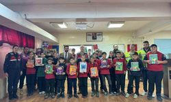 Muş'ta jandarmadan öğrencilere kişisel güvenlik ve güvenli internet eğitimi