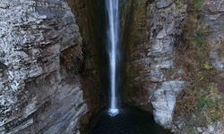 Mutki'nin saklı cenneti Gümüşkanat Şelalesi hayranlık uyandırıyor