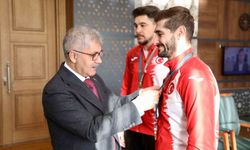 Niğdeli milli güreşçilerden Vali Çelik'e ziyaret