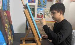 Otizmli çocuk ressam, sanatla kendi yolunu çizdi