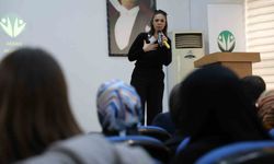 Otizmli yazar ebeveynlerle buluşarak otizmi anlattı