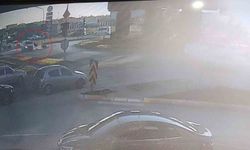 Otomobille çarpışan motosikletli yola savruldu: 1 yaralı