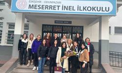 Oyuncu Sanem Yelez Akpınar, öğrenci velileriyle bir araya geldi