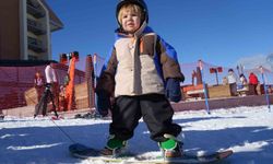 Palandöken'de yapay karla kayak keyfi