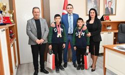 Paralimpik Yüzme Yarışı'nda il birincisi oldular